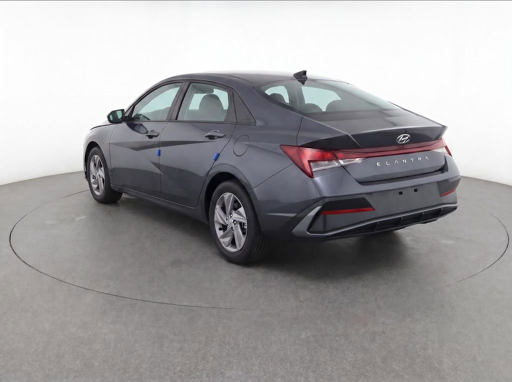 New 2026 Hyundai Elantra SE FWD image 3