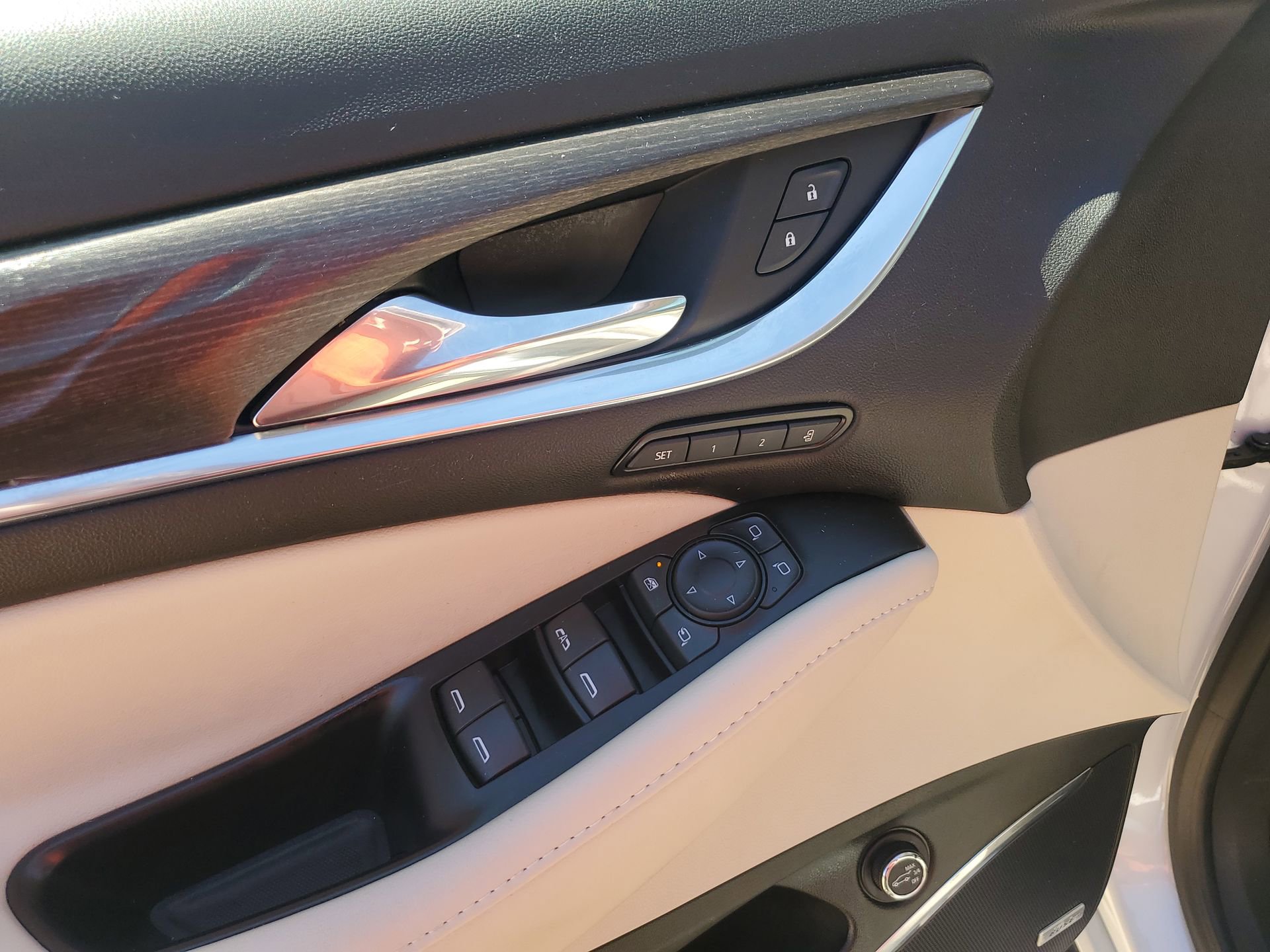 Used 2023 Buick Enclave Avenir w/ Avenir Technology Package FWD image 31
