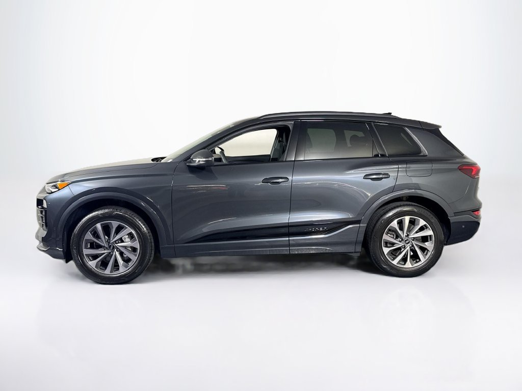 Used 2025 Audi Q6 e-tron Premium AWD/4WD image 2