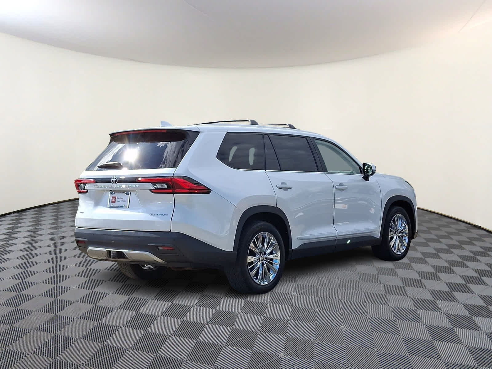 Certified 2024 Toyota Grand Highlander AWD image 5