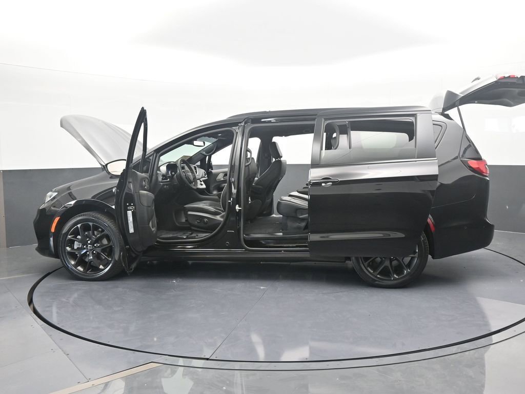 Used 2024 Chrysler Pacifica Limited w/ S Appearance Package image 83