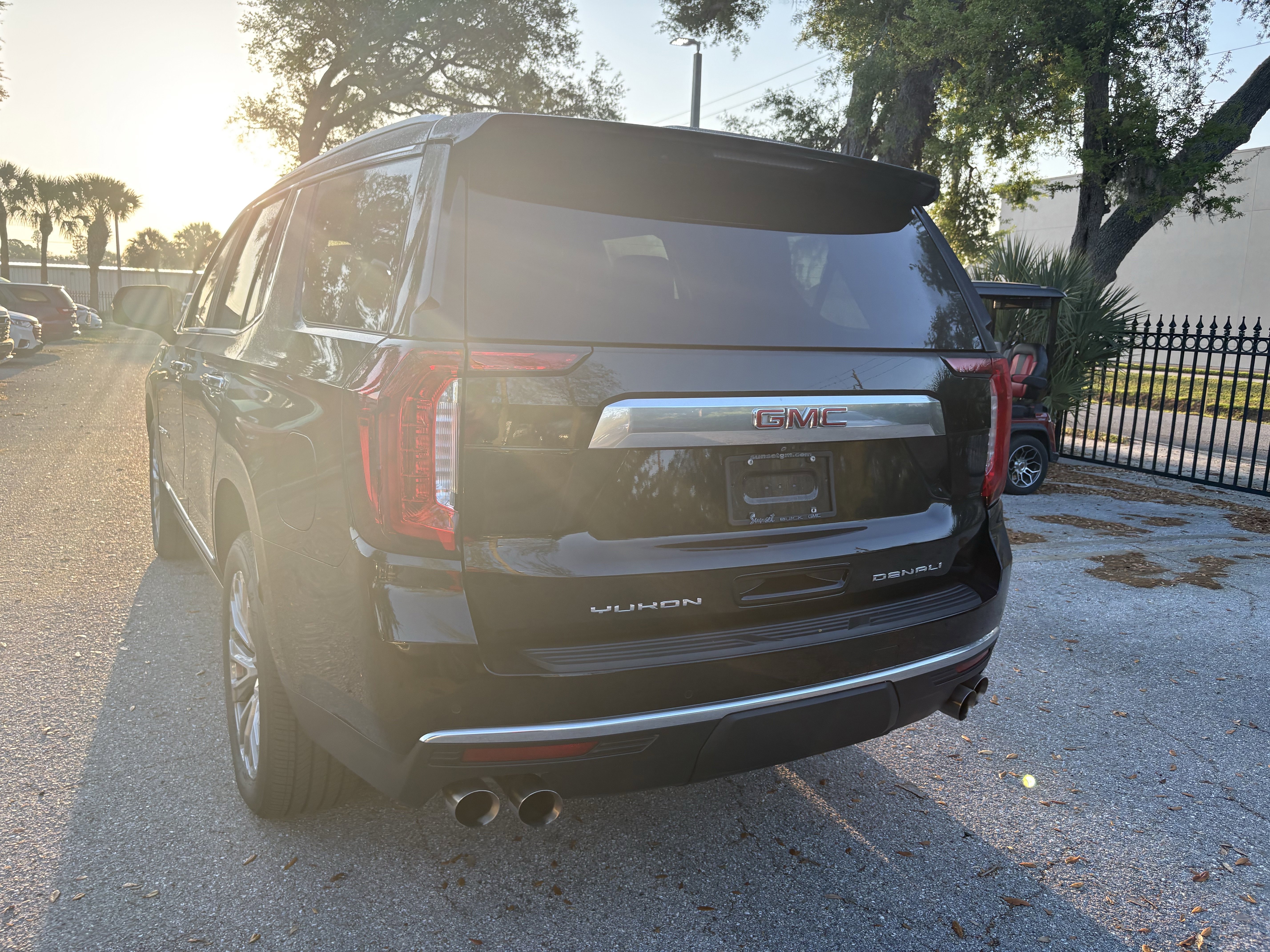 Used 2021 GMC Yukon Denali w/ Denali Premium Package image 5