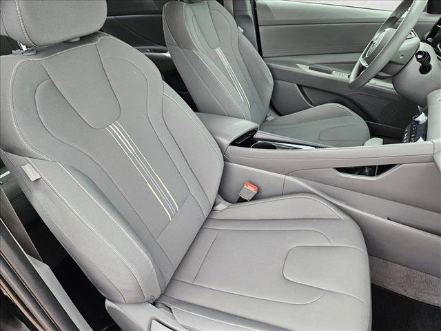 Used 2023 Hyundai Elantra Blue image 17