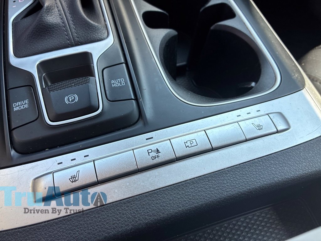 Used 2023 Kia Carnival LX FWD image 34