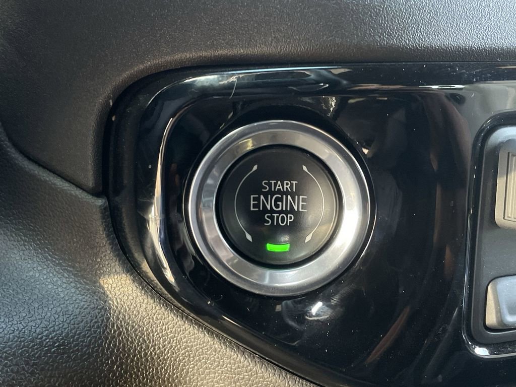 Used 2025 GMC Sierra 2500 SLT w/ SLT Convenience Package AWD/4WD image 17