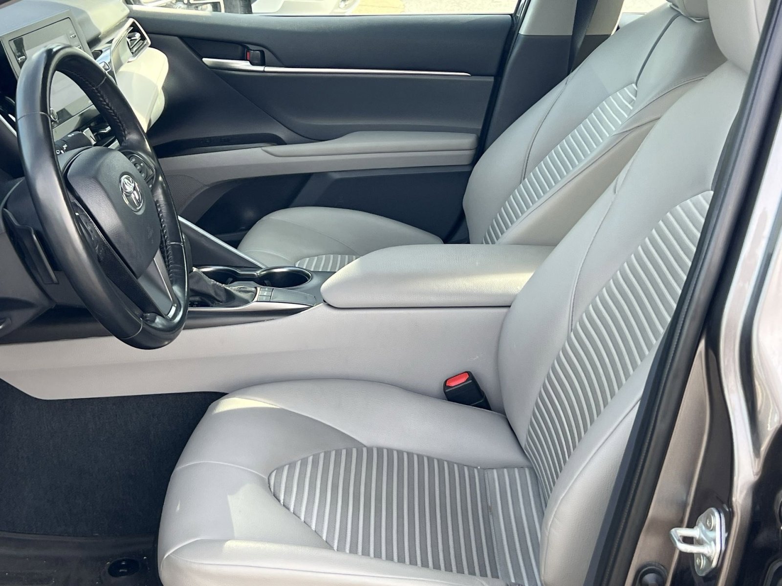 Used 2024 Toyota Camry SE image 13