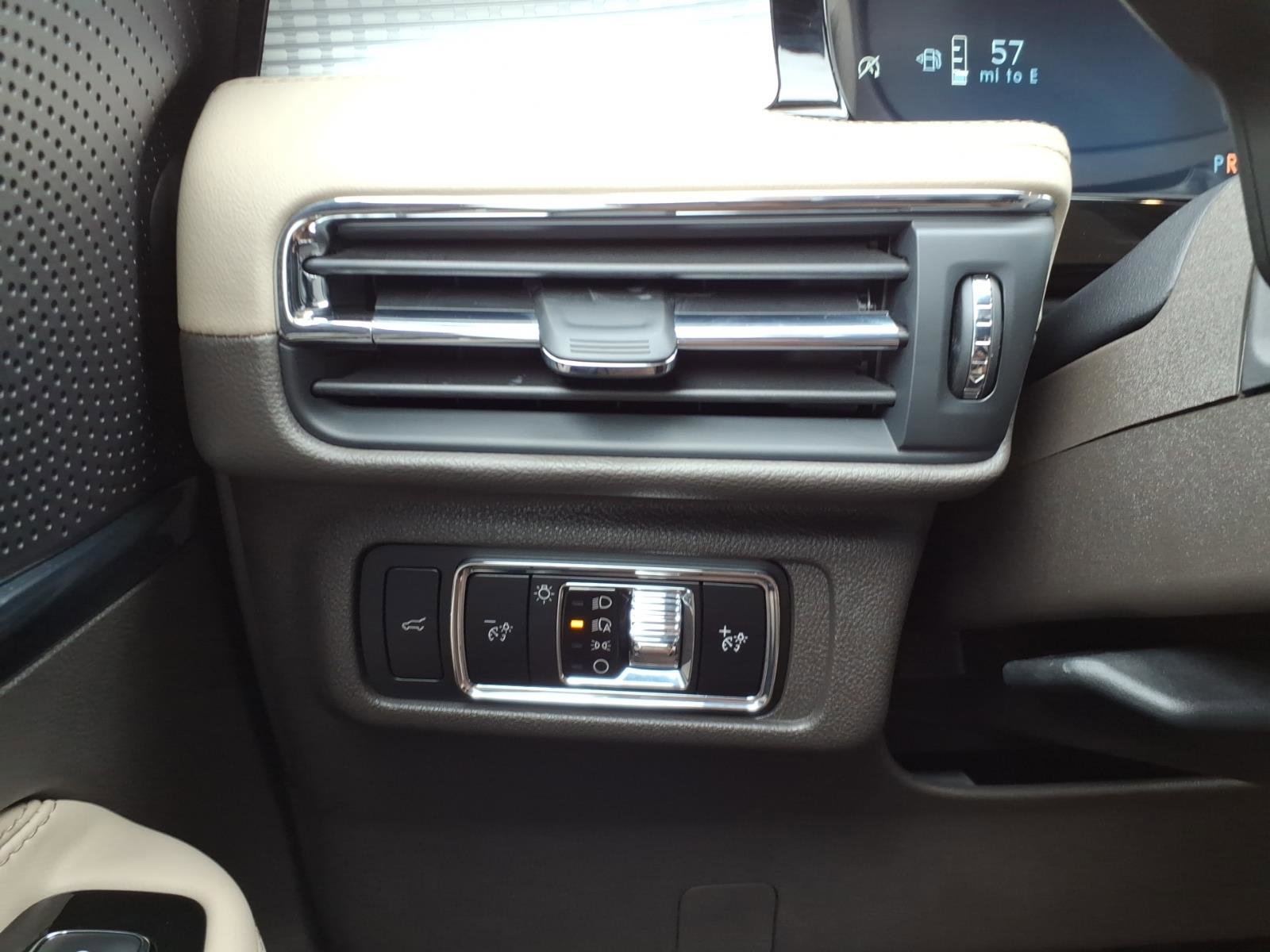 Used 2024 Lincoln Corsair Premiere image 20