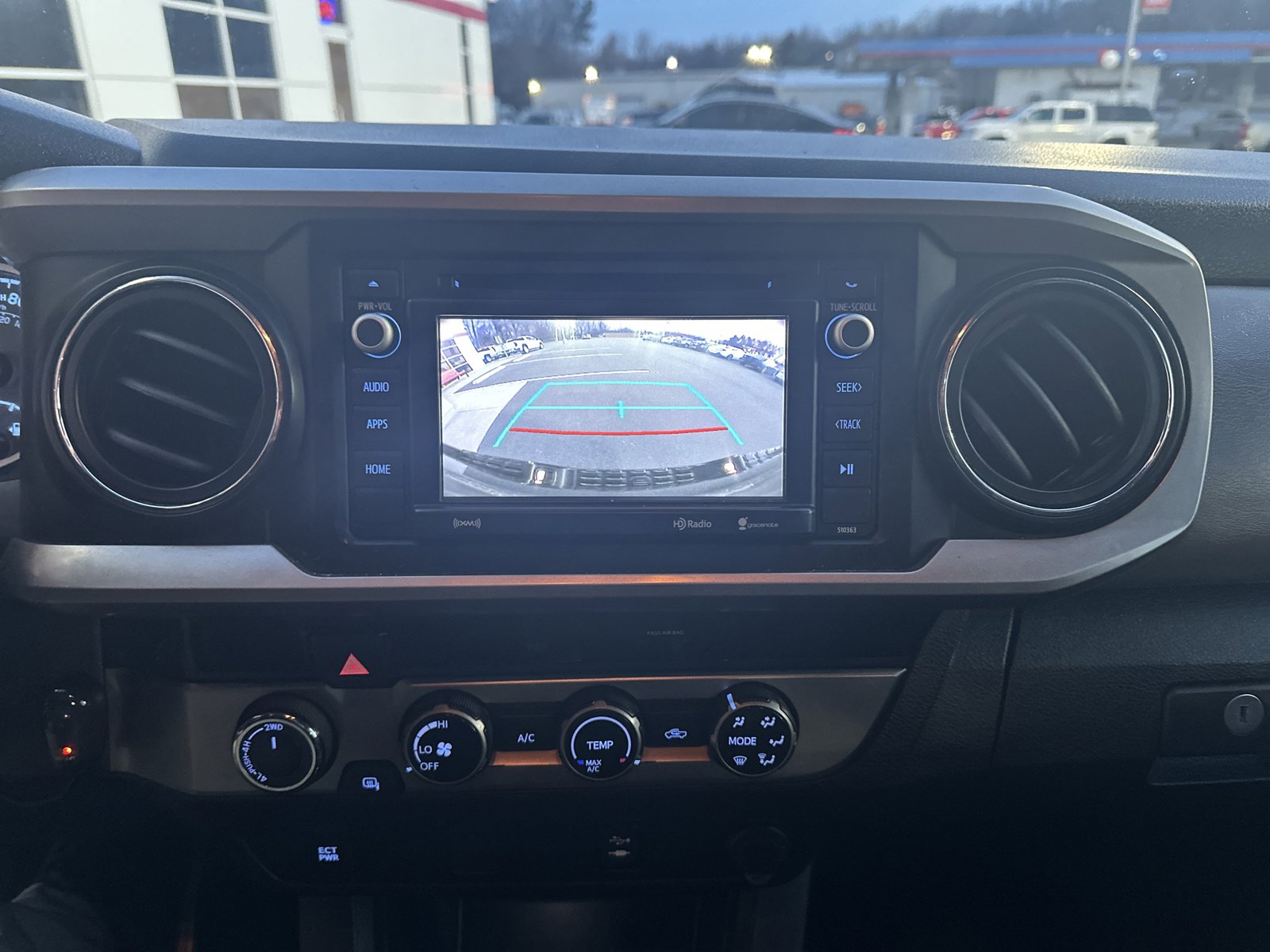 Used 2018 Toyota Tacoma SR5 w/ SR5 Appearance Package (SM) AWD/4WD image 15