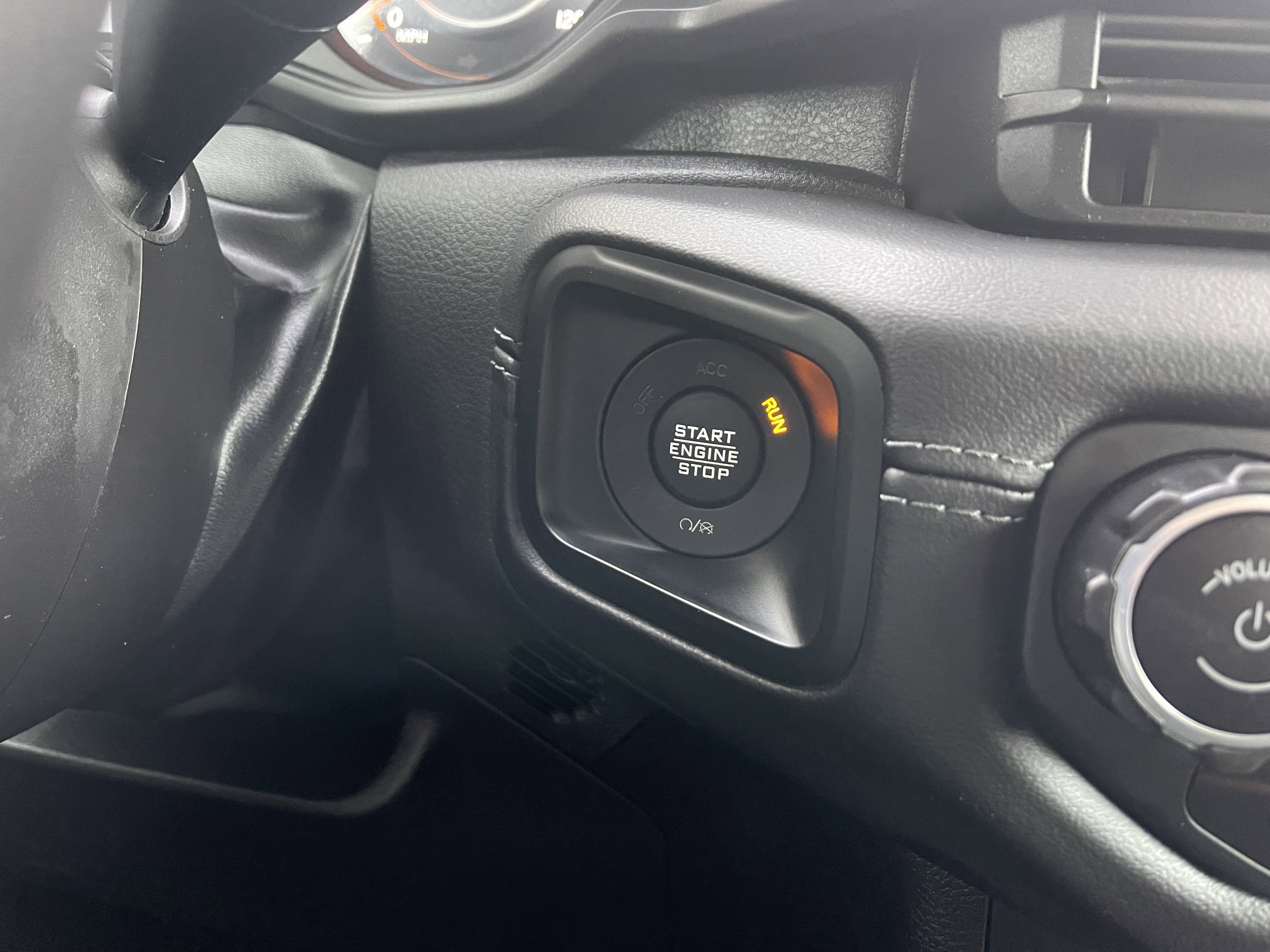 Used 2025 Jeep Wrangler Unlimited Rubicon AWD/4WD image 27