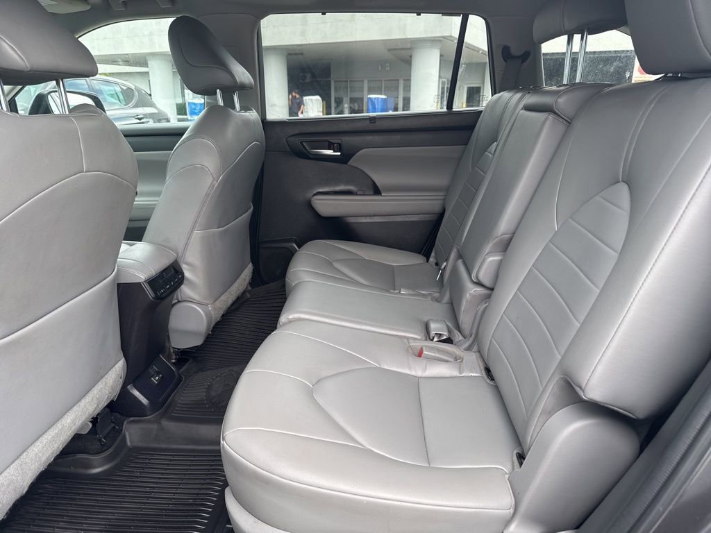 Used 2023 Toyota Highlander L image 7