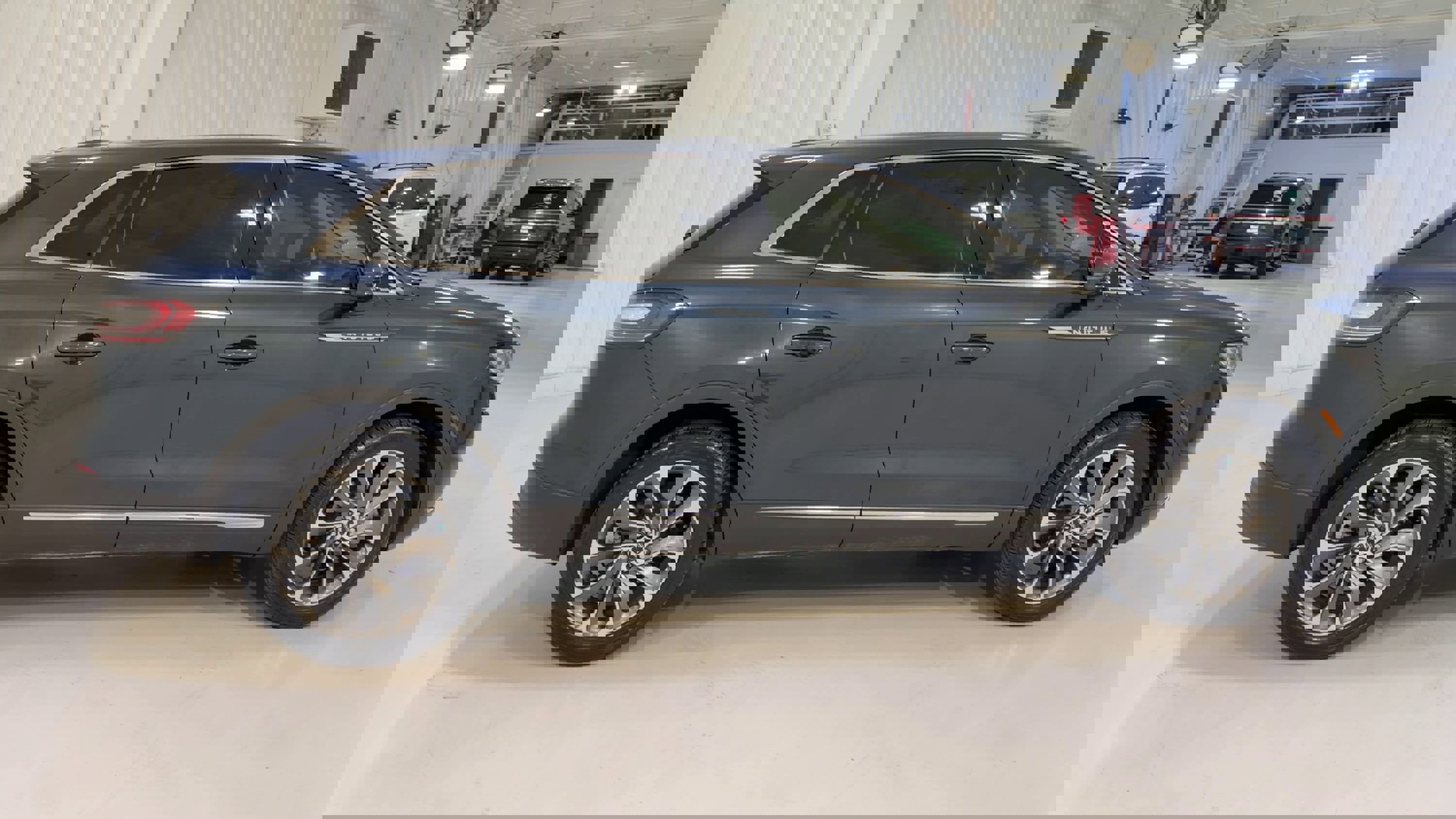 Used 2022 Lincoln Nautilus Reserve image 2