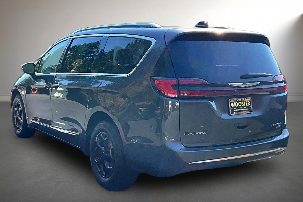 Used 2021 Chrysler Pacifica Limited w/ Premium & Safety Sphere Group AWD/4WD image 4