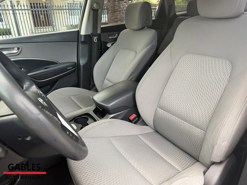 Used 2018 Hyundai Santa Fe SE w/ Cargo Package AWD/4WD image 19
