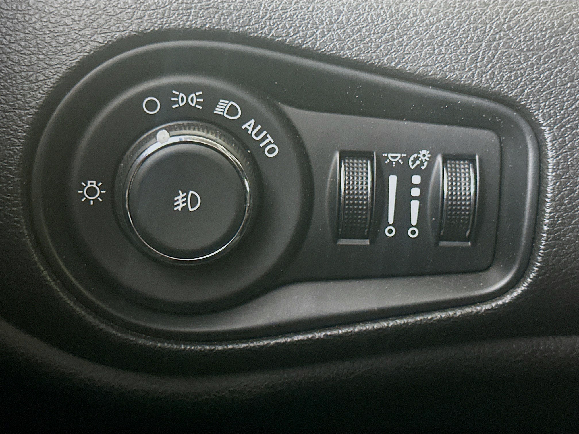 Used 2016 Jeep Renegade Latitude FWD image 16