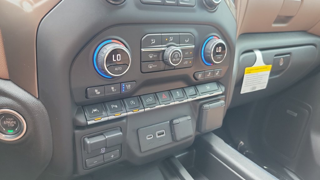 Used 2020 Chevrolet Silverado 1500 High Country w/ Technology Package AWD/4WD image 18