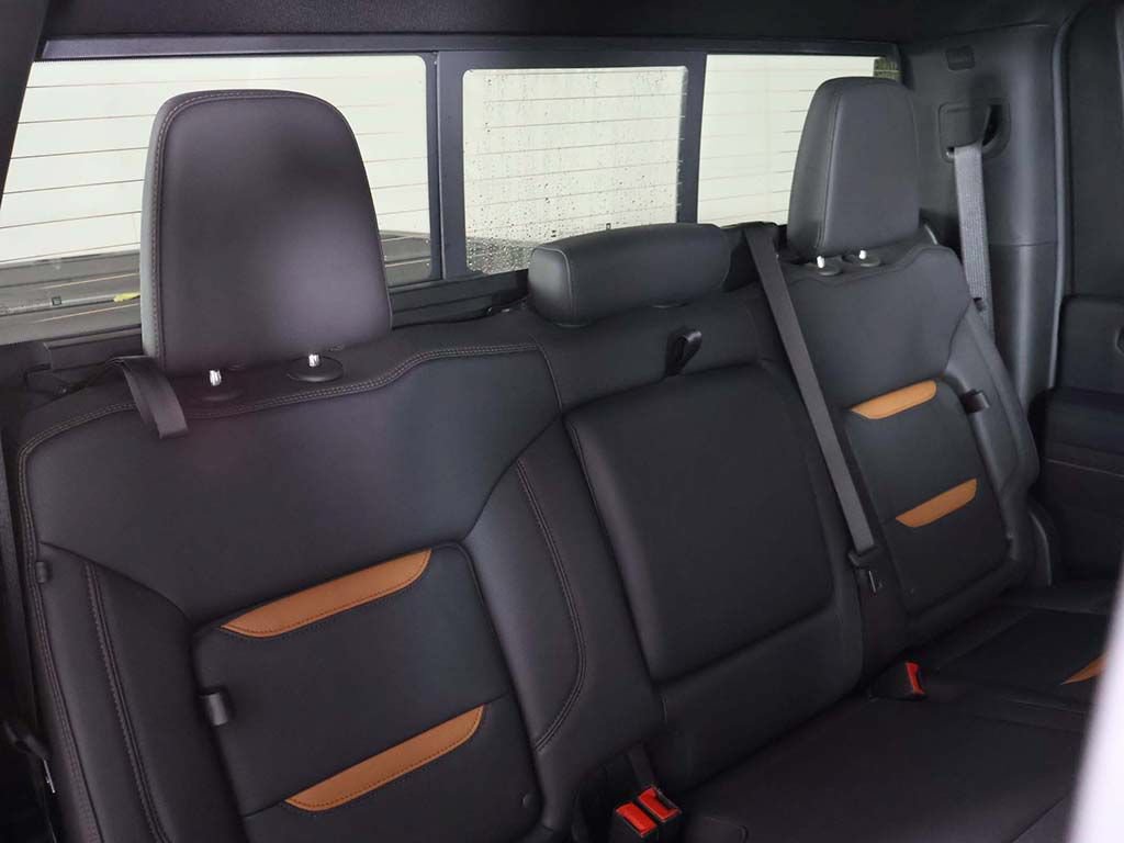 Used 2025 GMC Sierra 2500 AT4 w/ Technology Package AWD/4WD image 38