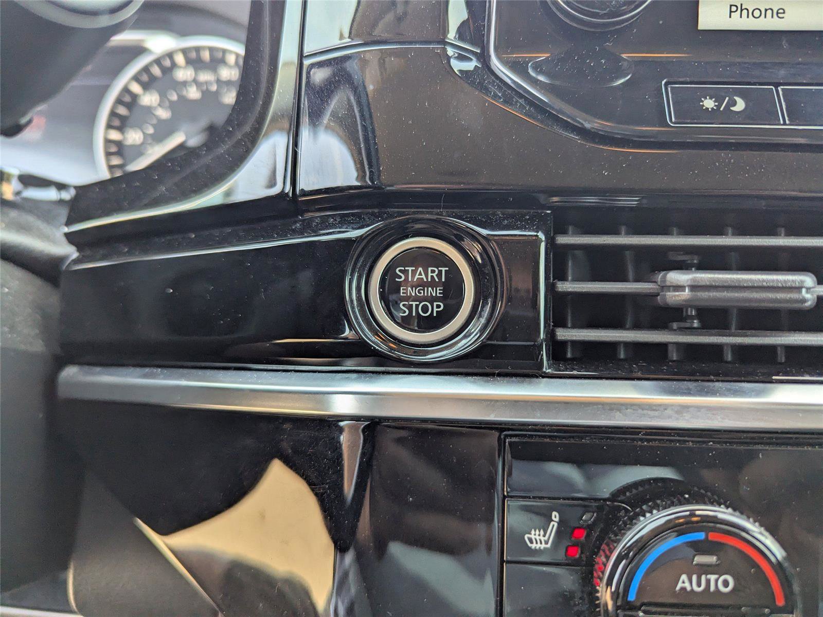 Used 2023 Nissan Pathfinder SL image 29