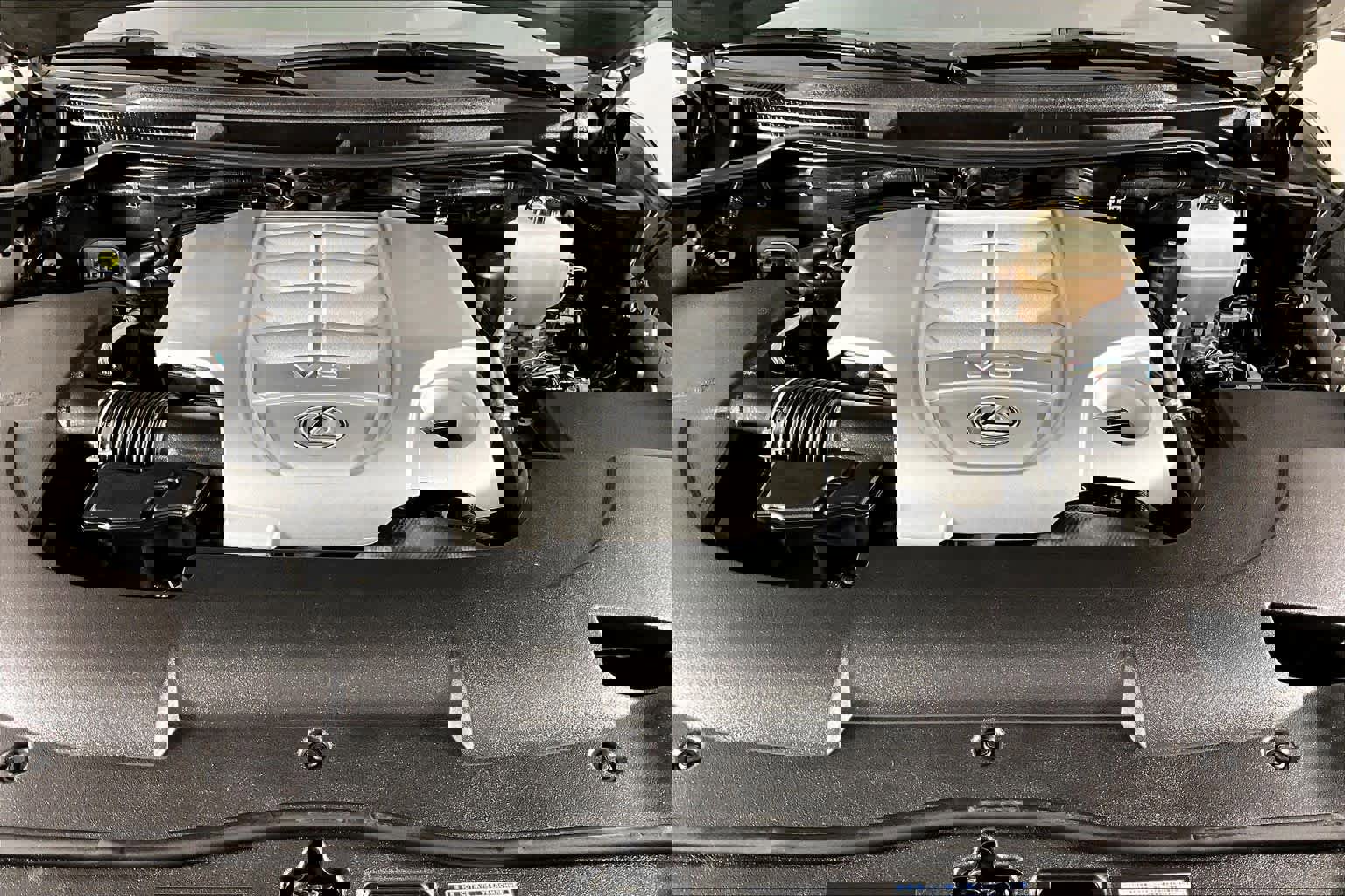 Used 2021 Lexus LX 570 4WD w/ 3rd Row & Luxury Pkg image 30