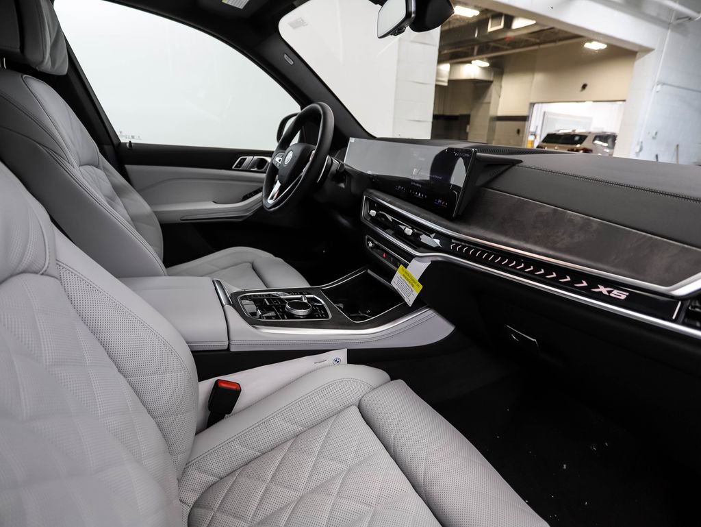 New 2026 BMW X5 xDrive50e w/ Climate Comfort Package image 30