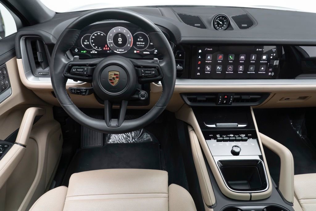 Used 2024 Porsche Cayenne Coupe image 26