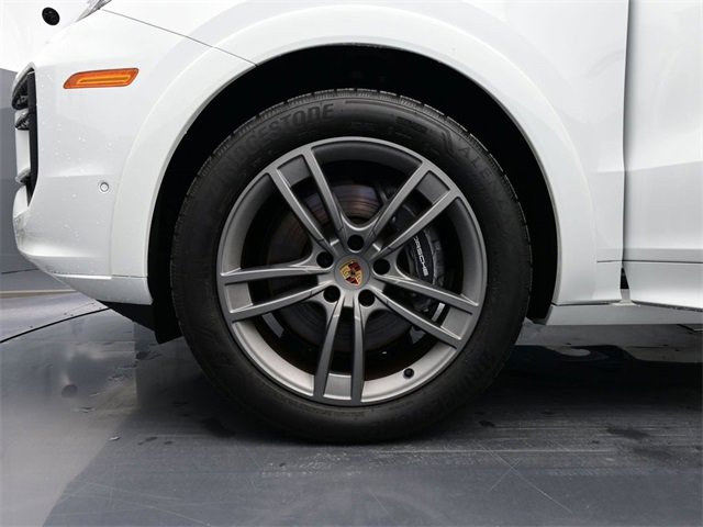 Used 2025 Porsche Cayenne image 6