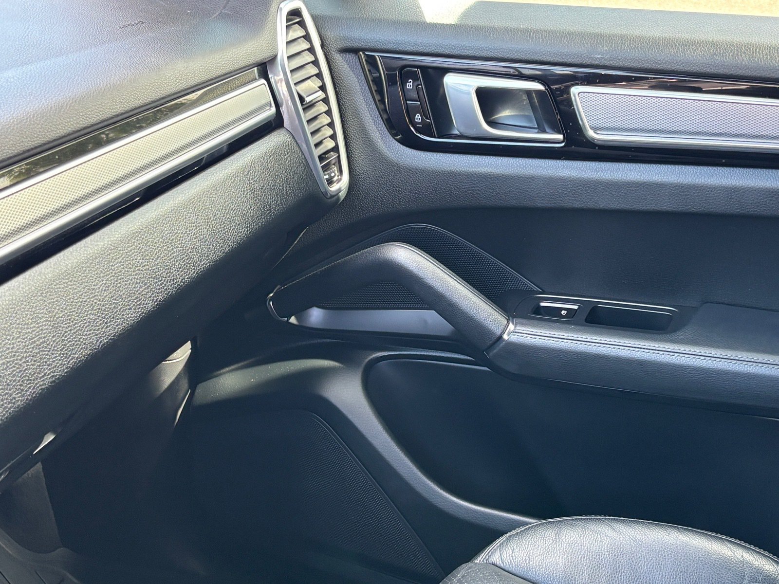 Used 2020 Porsche Cayenne E-Hybrid AWD/4WD image 19