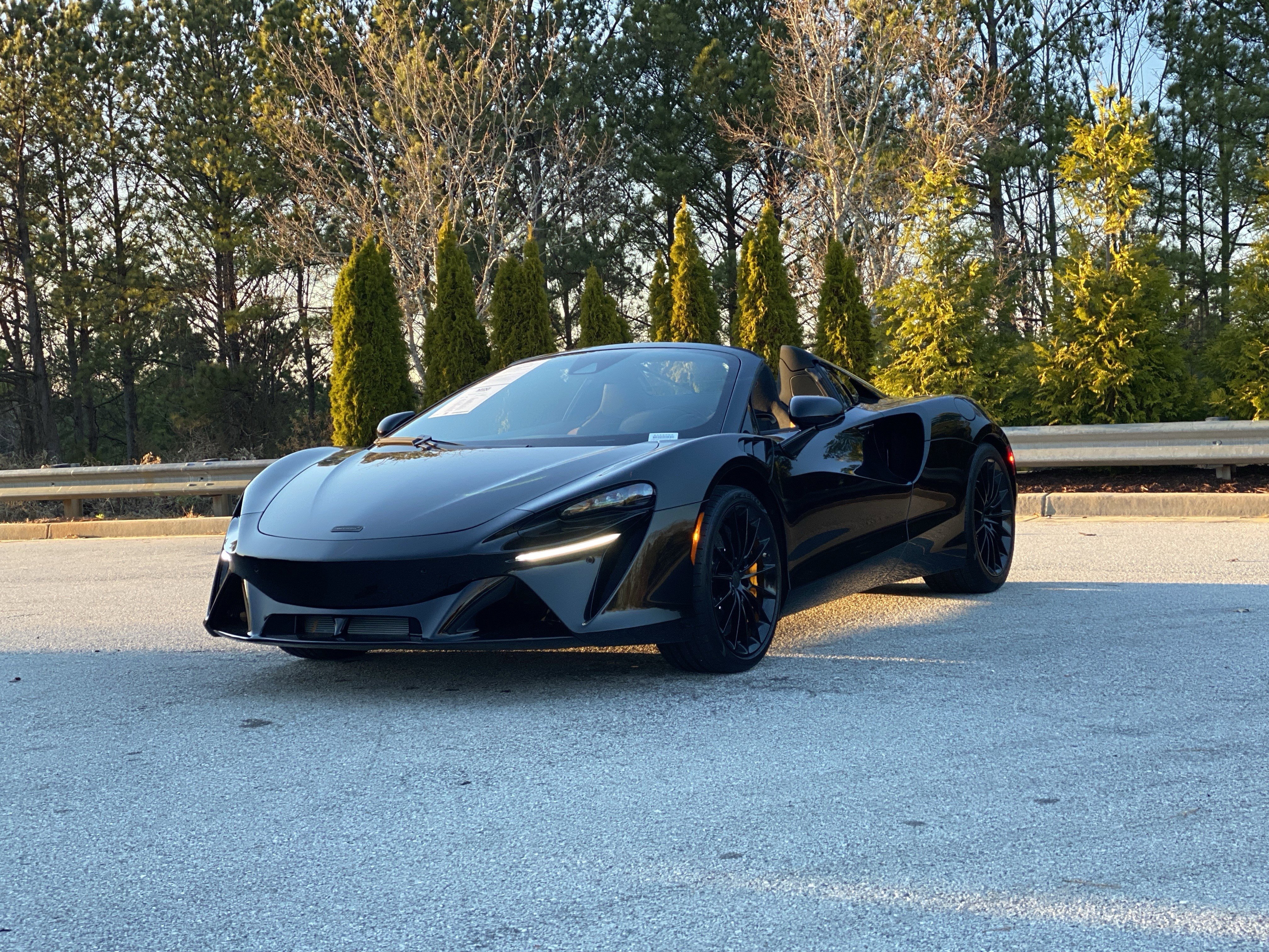 Used 2025 McLaren Artura Spider image 13