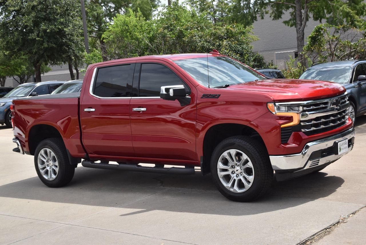 Used 2025 Chevrolet Silverado 1500 LTZ AWD/4WD image 5