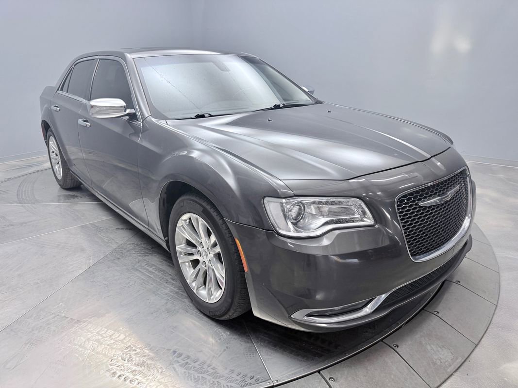 Used 2016 Chrysler 300 C image 3