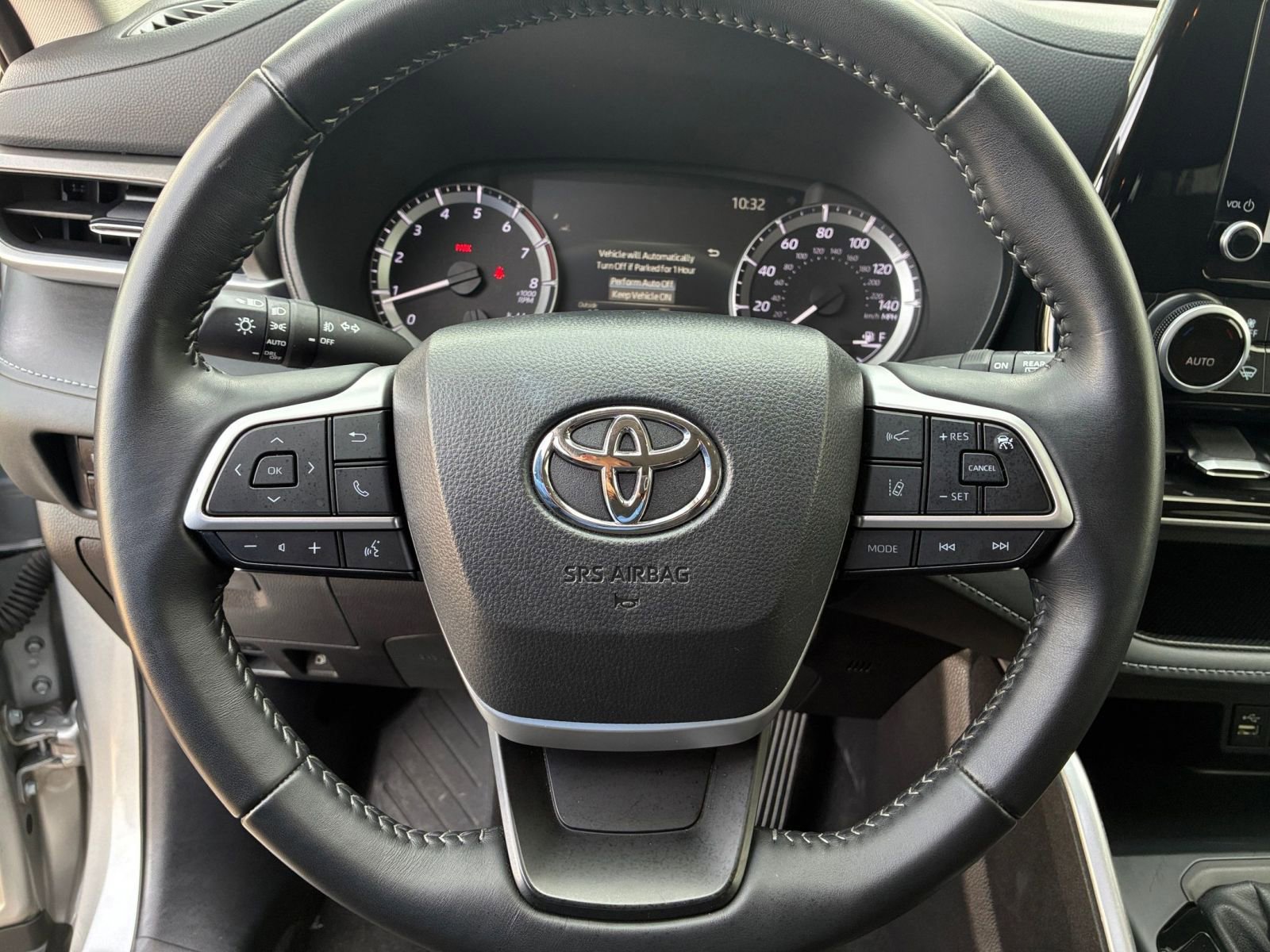 Used 2025 Toyota Highlander LE FWD image 29