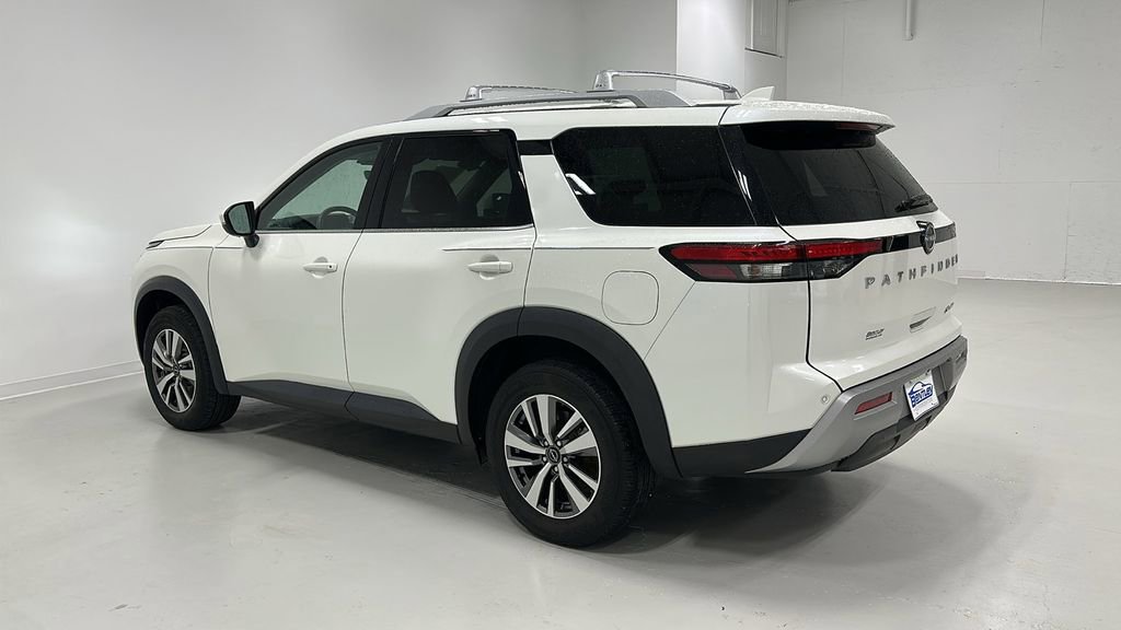 Used 2023 Nissan Pathfinder SL image 3