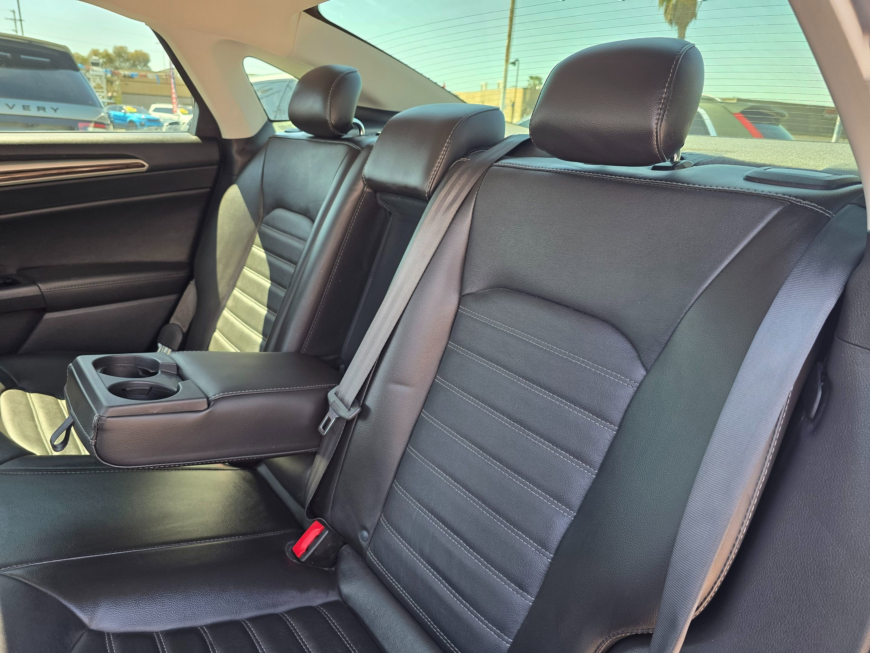 Used 2015 Ford Fusion SE w/ Equipment Group 202A FWD image 17