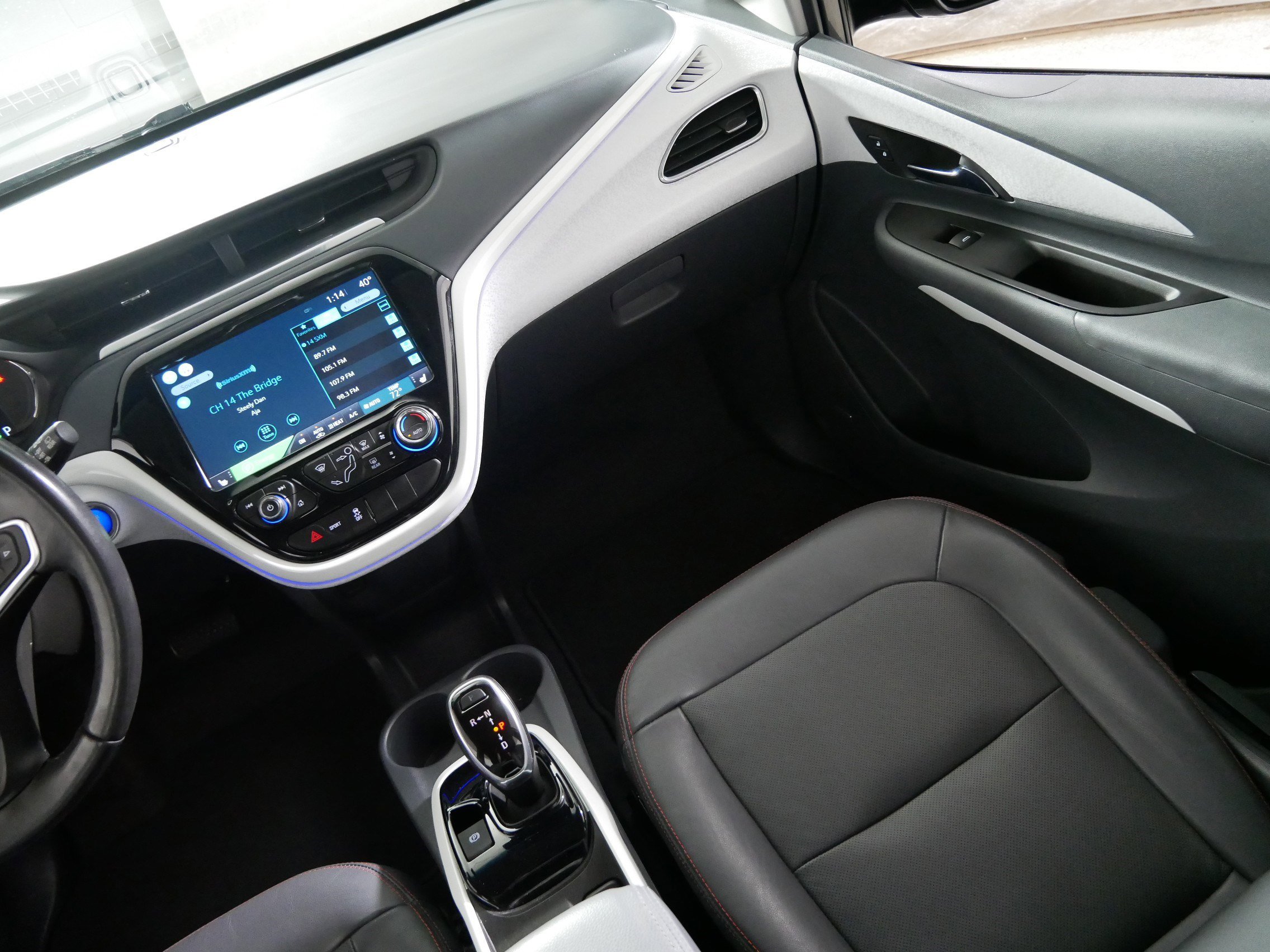 Used 2019 Chevrolet Bolt Premier w/ Infotainment Package image 11