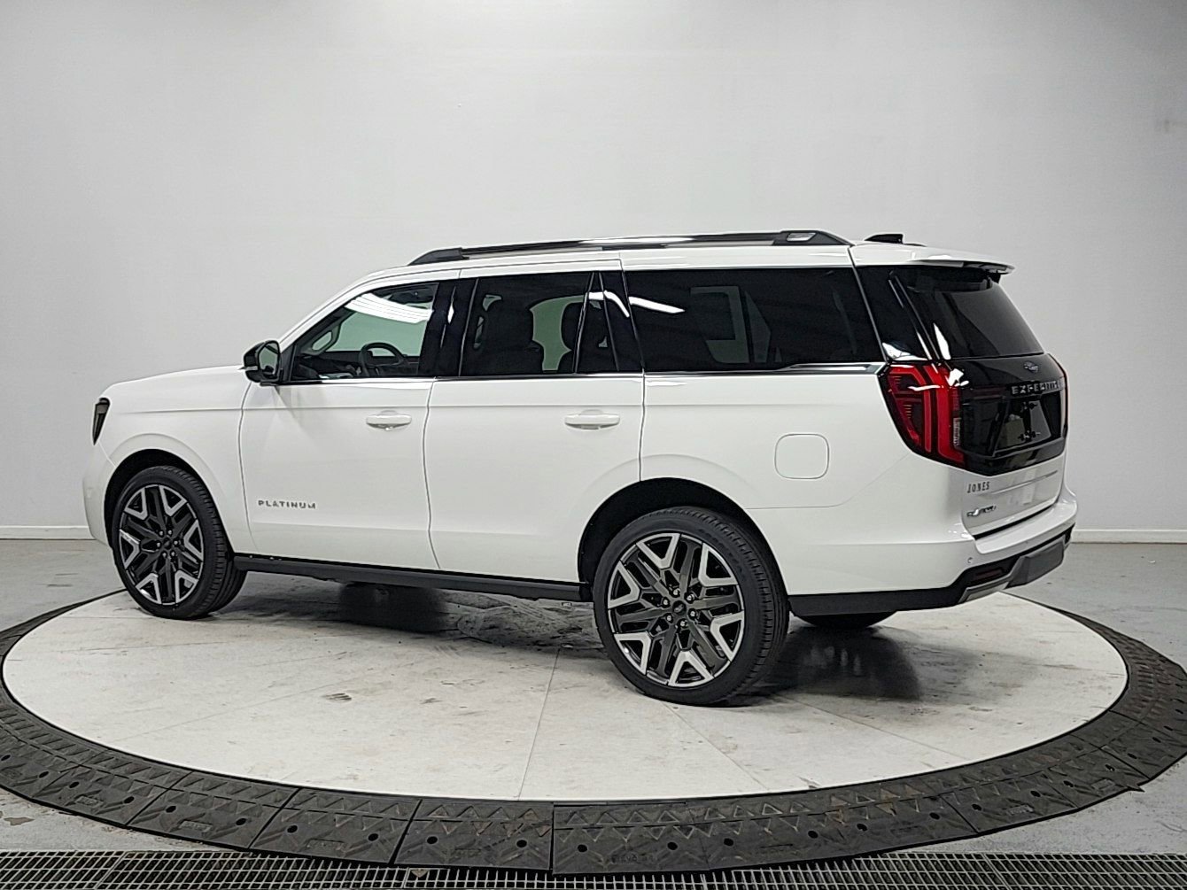 New 2026 Ford Expedition Platinum image 5