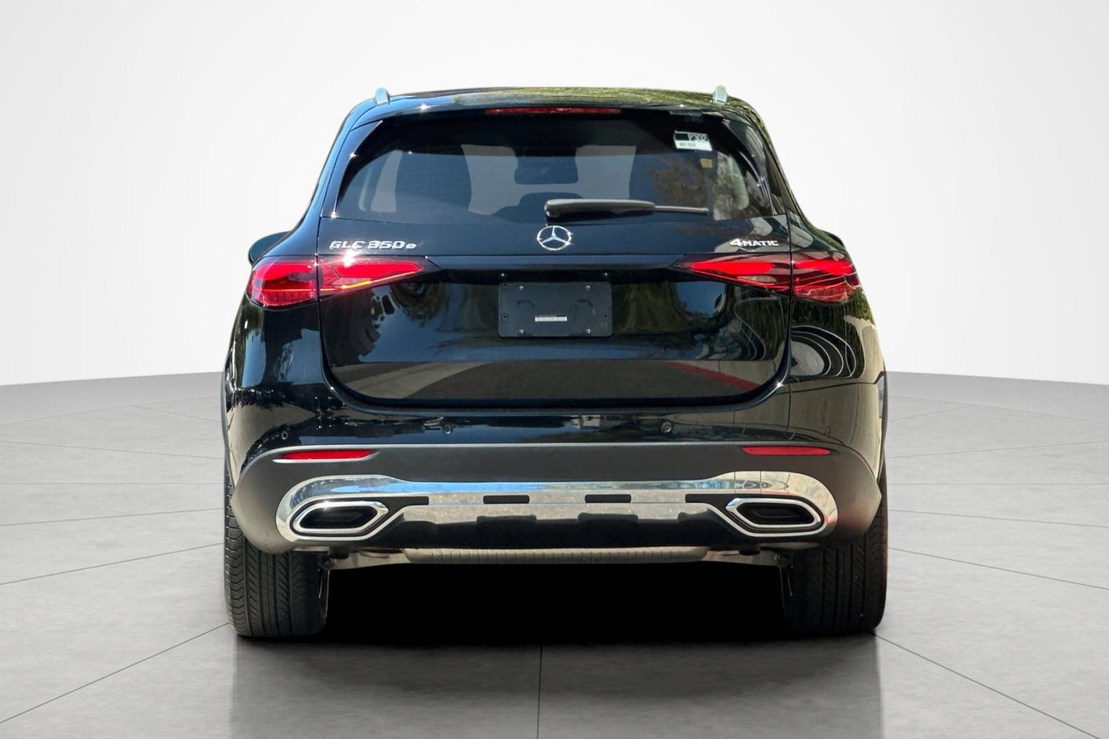 Used 2025 Mercedes-Benz GLC 350e 4MATIC image 4