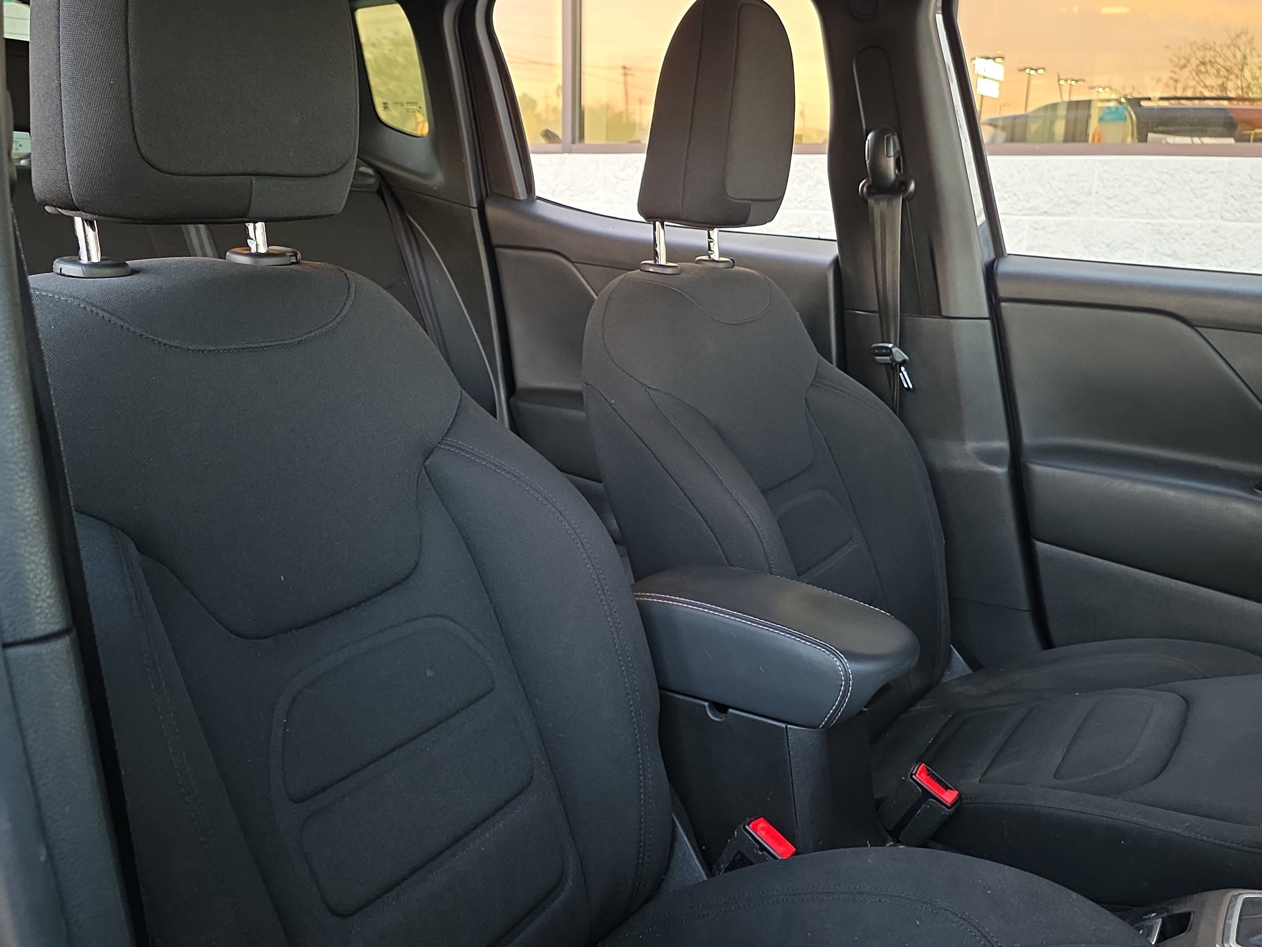 Used 2022 Jeep Renegade Latitude image 29