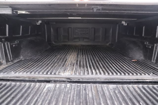 Used 2019 RAM 1500 Classic SLT w/ Black Appearance Group AWD/4WD image 27