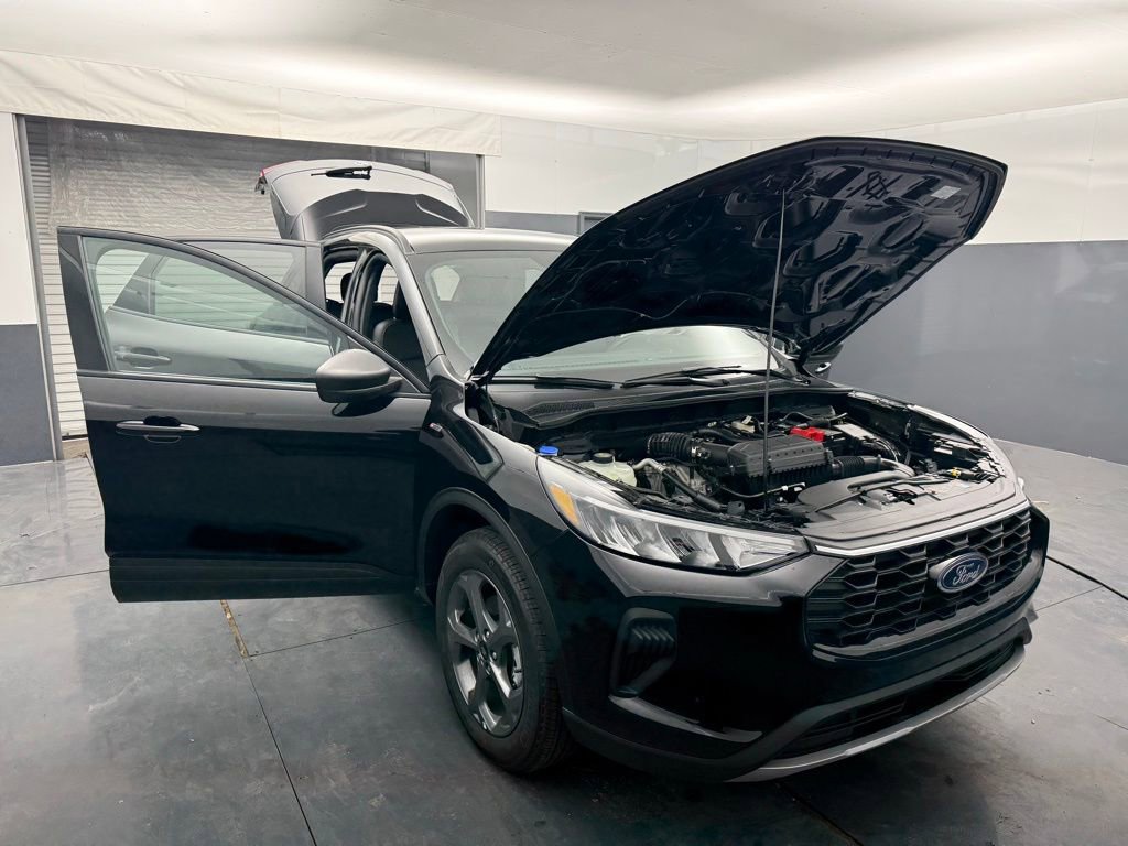 New 2026 Ford Escape ST-Line w/ Cold Weather Package AWD/4WD image 14