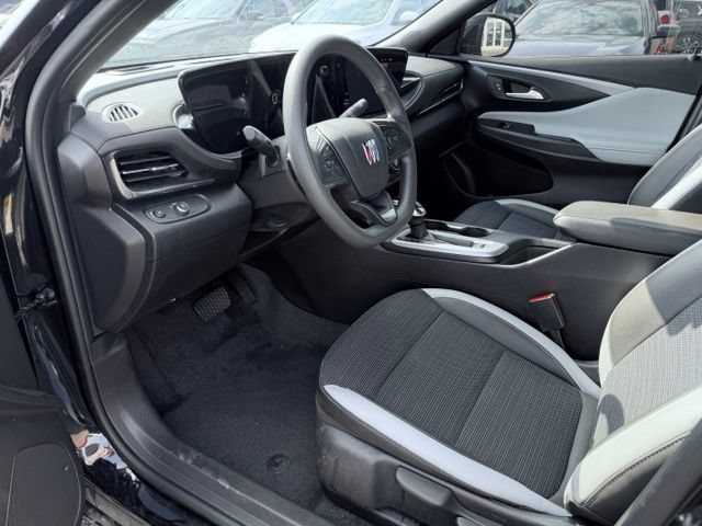 Used 2025 Buick Envista Preferred w/ Advanced Safety Package FWD image 17