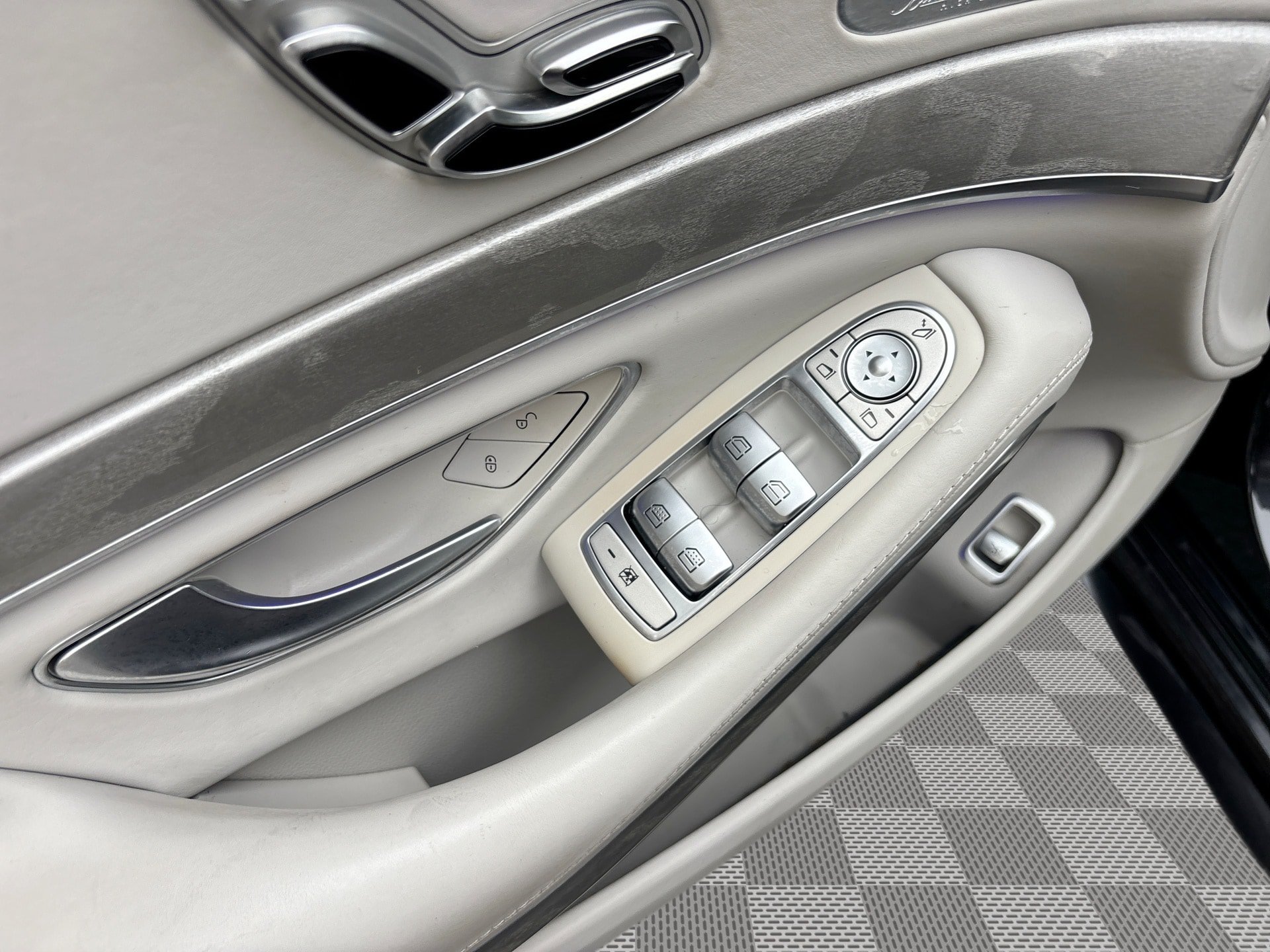 Used 2016 Mercedes-Benz S 550 Sedan image 15