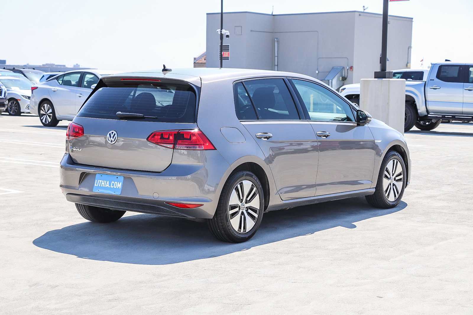 Used 2016 Volkswagen e-Golf SE FWD image 6