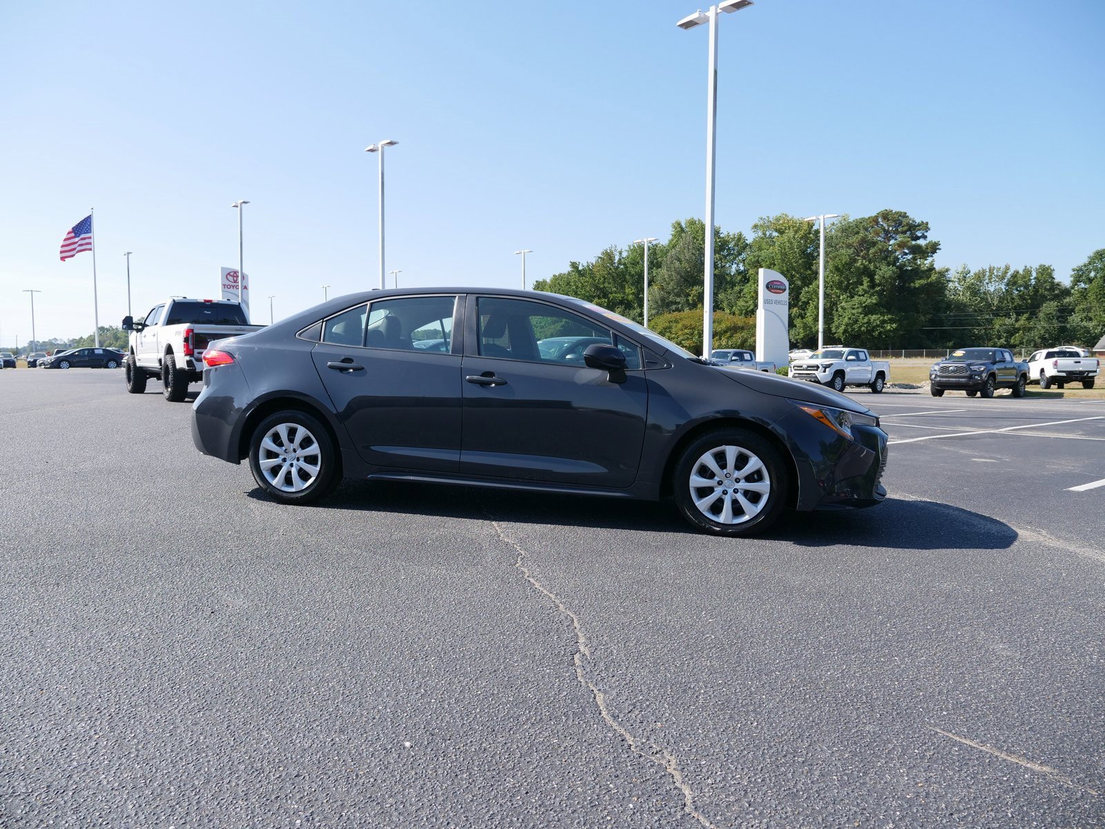 Used 2024 Toyota Corolla LE image 3