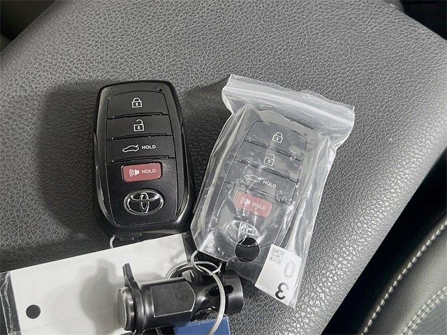 Used 2025 Toyota Camry SE image 32