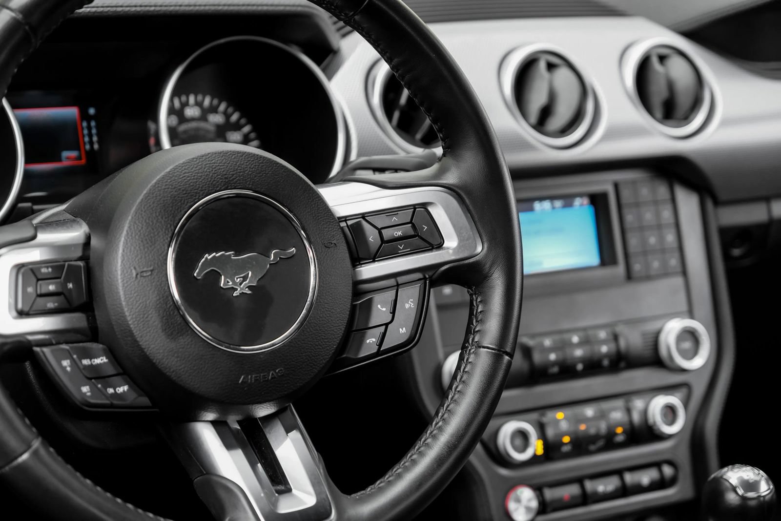 Used 2022 Ford Mustang GT RWD image 25