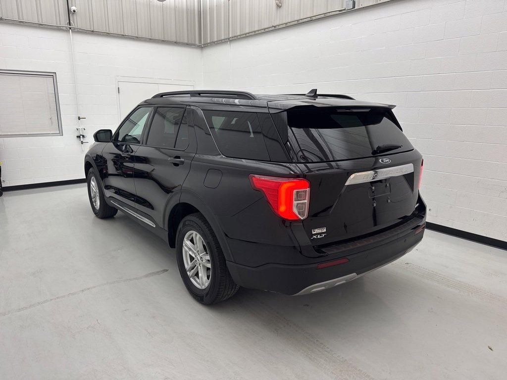 Used 2022 Ford Explorer XLT image 11