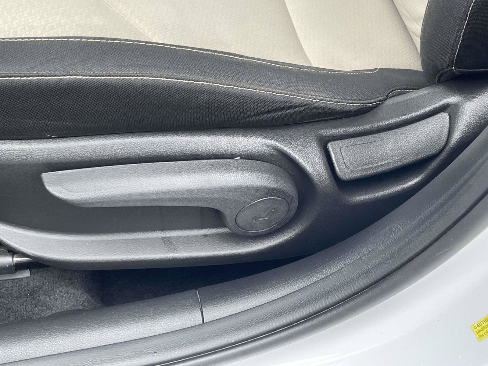 Used 2020 Hyundai Elantra GT FWD image 7