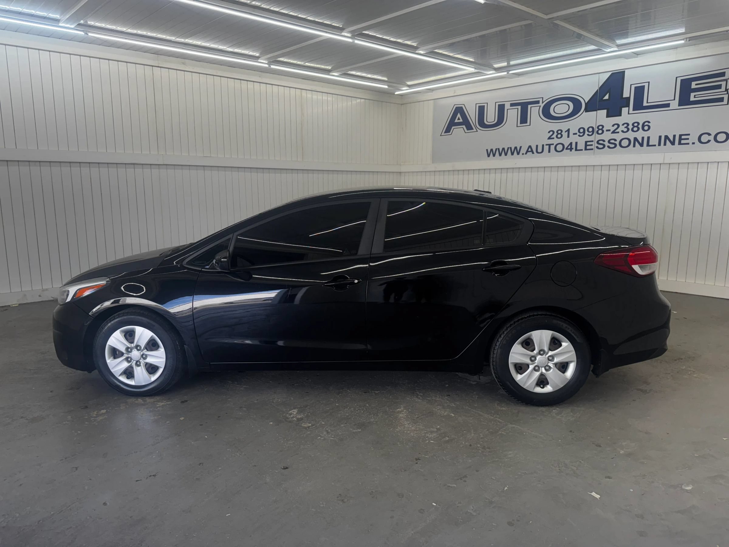 Used 2017 Kia Forte LX FWD image 8