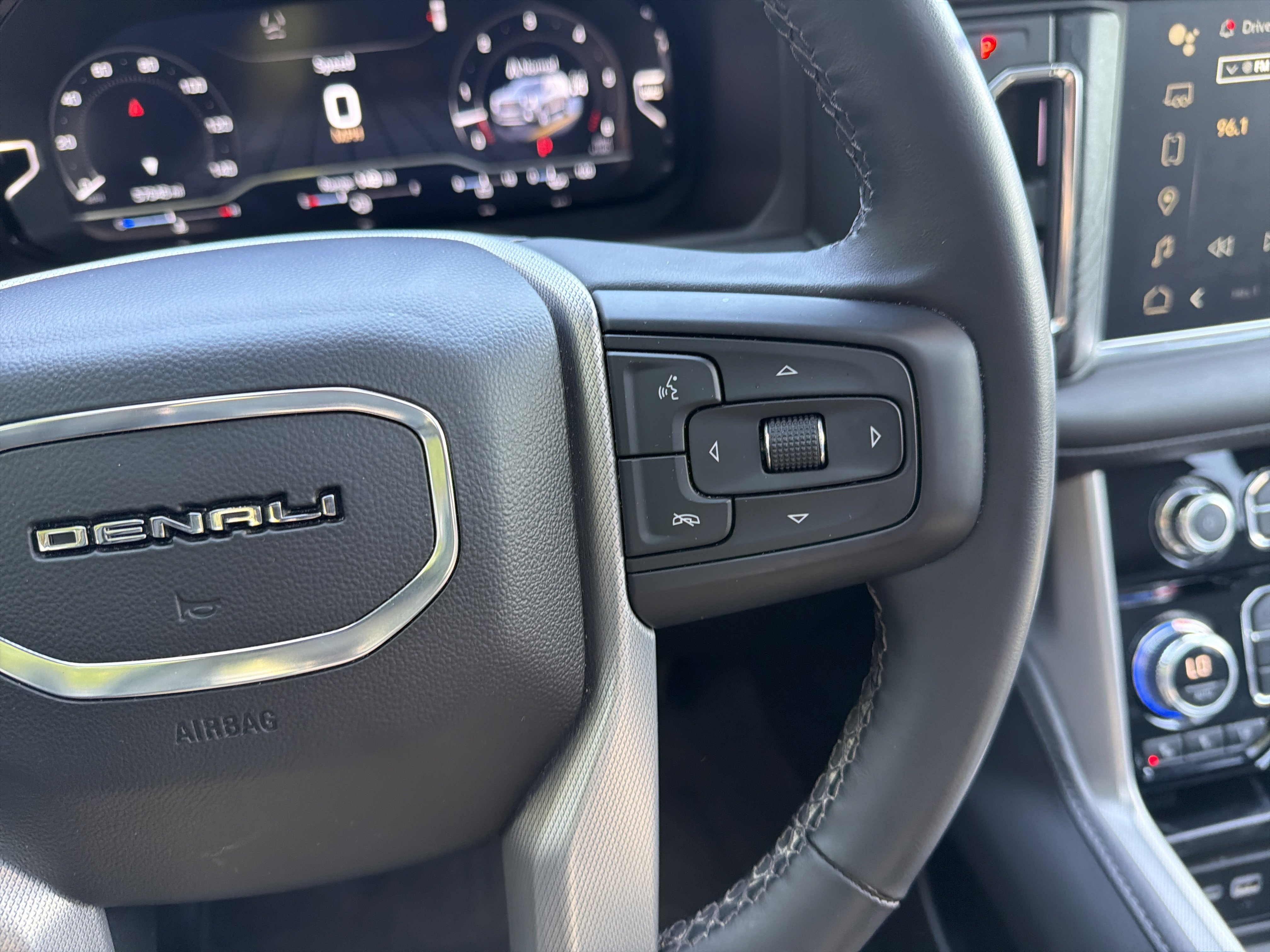 Used 2023 GMC Yukon XL Denali AWD/4WD image 20