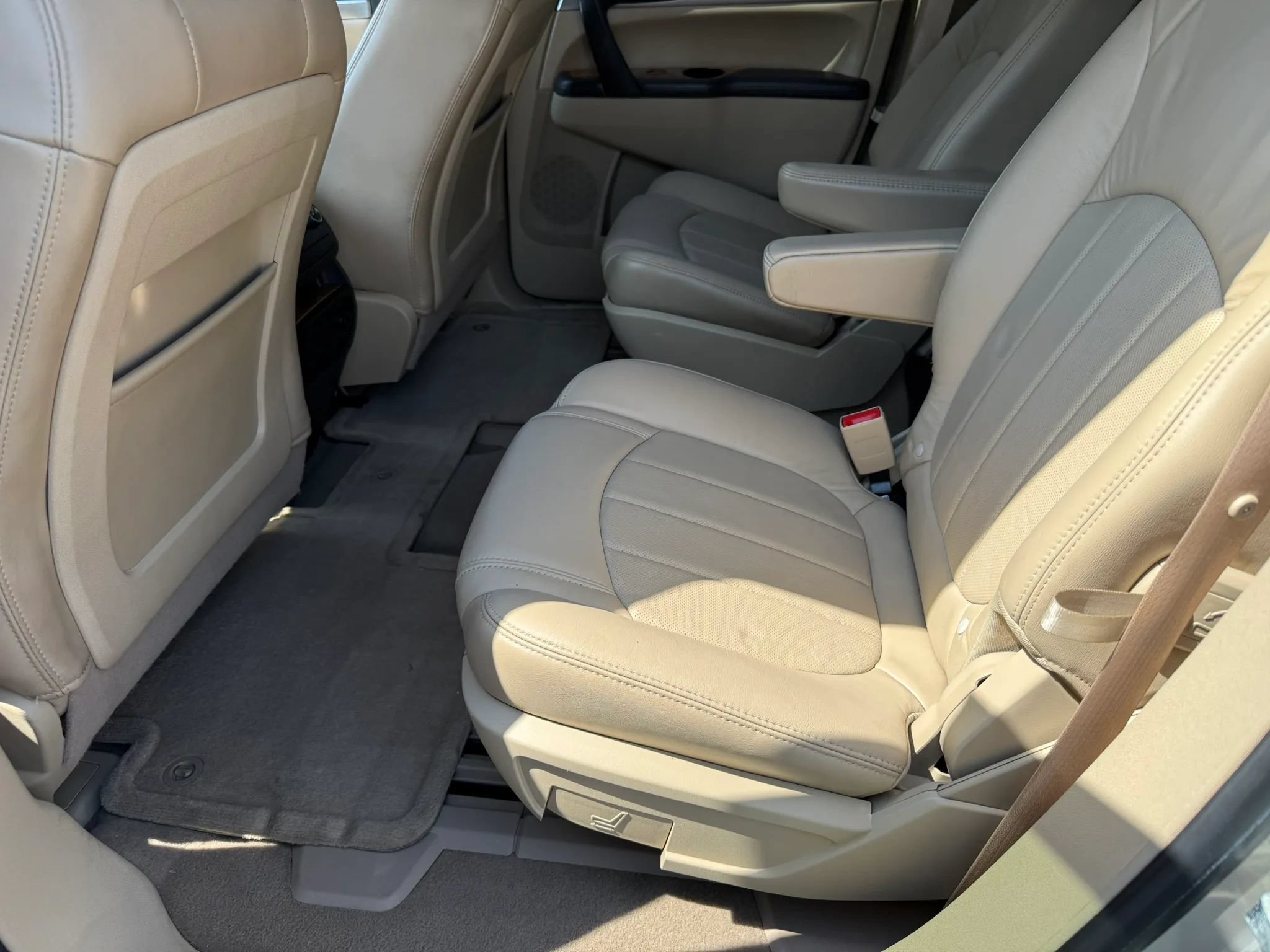 Used 2011 Buick Enclave CXL FWD image 15