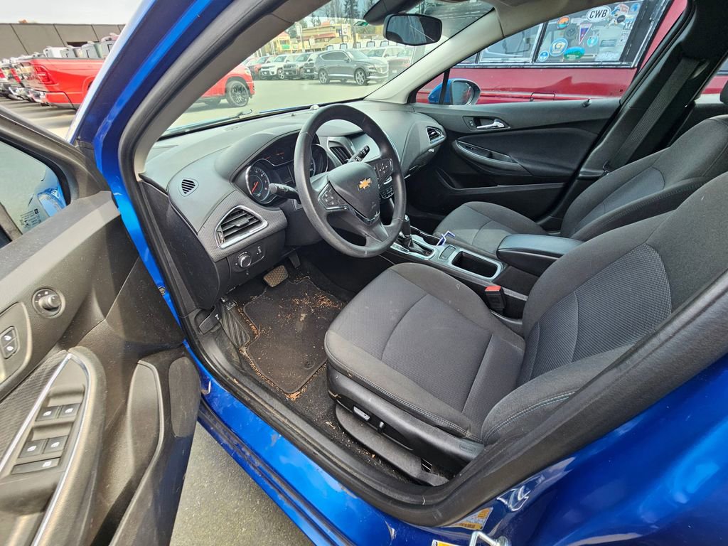 Used 2018 Chevrolet Cruze LT w/ Convenience Package image 13
